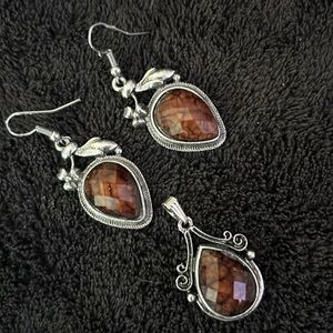 Marbled, Faceted Brown Stone Earrings and Pendant set in Silver-tone Metal